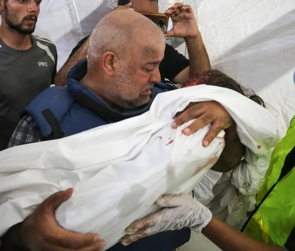 Gazzeli gazeteci Dahduh’dan Türkiye’nin Doha Büyükelçiliği’ne ziyaret! Türkiye büyük bir çaba gösteriyor