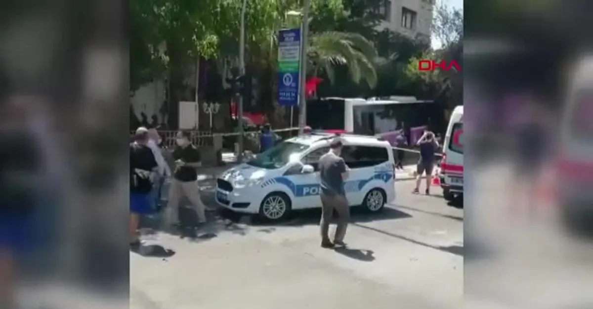 Son dakika: İstanbul Kadıköy'de freni patlayan otobüs iş yerine girdi! Yaralılar var