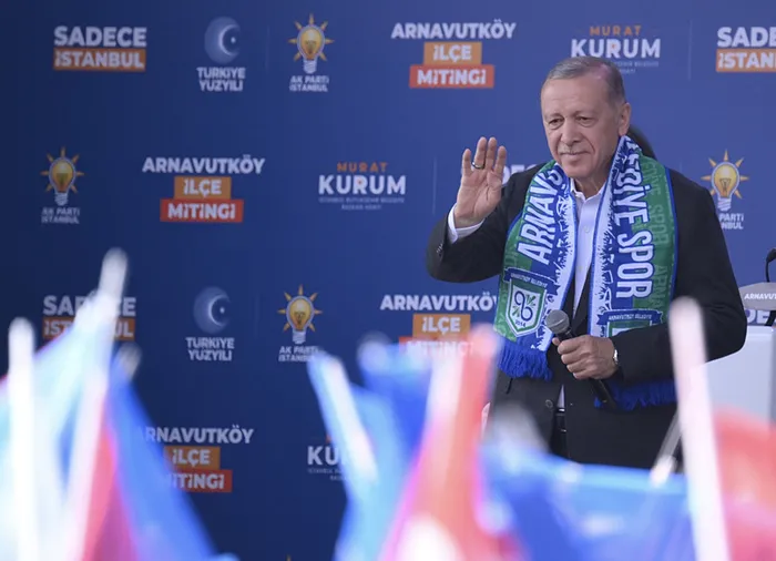 yerel-secimlere-saatler-kaldi-baskan-erdogan-arnavutkoy-ve-gungorende-miting-alaninda-buyuk-cosku-1711799848260.jpg Başkan Erdoğan'dan yerel seçimler öncesi son mesajlar: Fatih'in emanetine sahip çıkın - 4