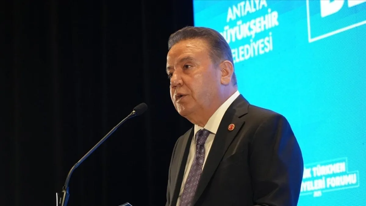 Eski Antalya Büyükşehir Belediye Başkanı Muhittin Böcek hastaneye kaldırıldı