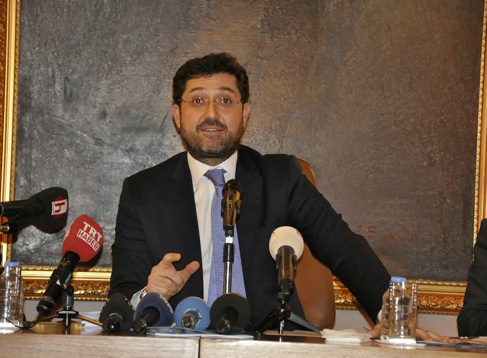 Hazinedar’dan kadrolu vurgun