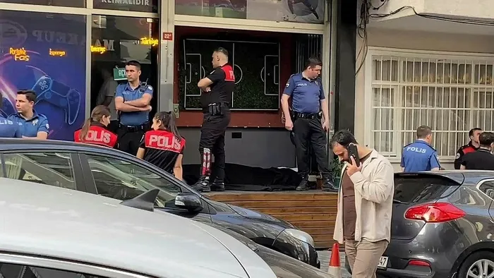1716880060873.jpeg İstanbul'da oyun salonuna uzun namlulu silahlarla saldırı anı kamerada! 3 gün önce işe başlayan genç ölmüştü... - 4