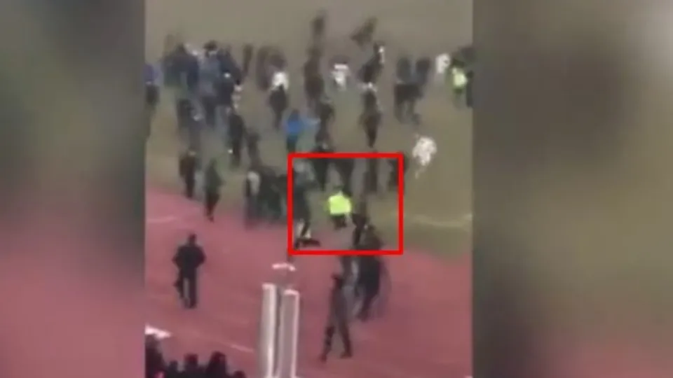 Hakem Jose Arnoldo Amaya’nın kırmızı kartı ölümüne neden oldu! Futbolcular ve taraftarlar hakemi döve döve öldürdü