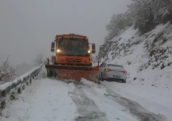 31 köy yolu kapandı! Tunceli'ye mevsimin ilk karı düştü