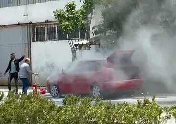 Denizli'de sanayiden çıkan araç seyir halindeyken alev aldı
