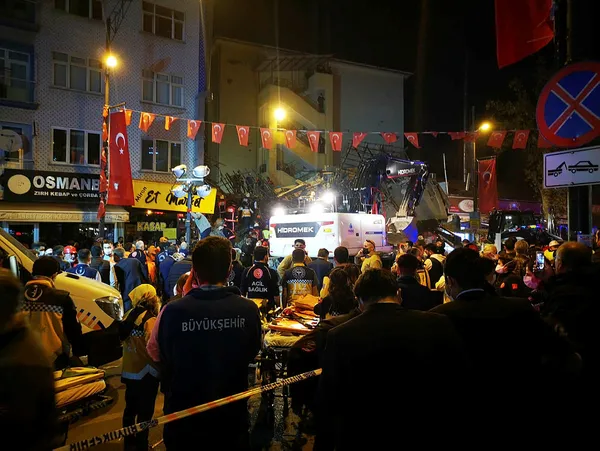 1636478191777.jpg Malatya'da çöken binadan kendi imkanlarıyla çıktı! Tavukçu ile geçen diyaloğunu anlattı! Şemsettin Bozdemir o anları A Haber'e anlattı - 2