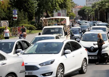 Tatilciler dönüşe erken başladı