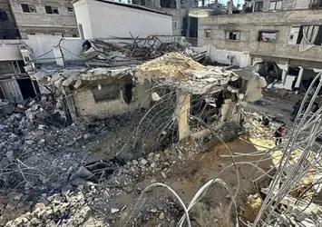 Katil İsrail Gazze'de hastane bombaladı!