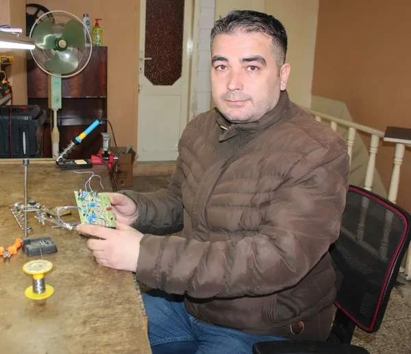 2-sene-once-basladi-tek-basina-uretip-dunyaya-satiyor-1645526106489.jpg 2 sene önce başladı: Tek başına üretip dünyaya satıyor - 2