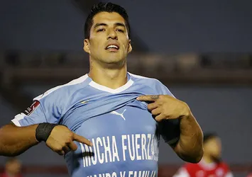 Luis Suarez attığı golü Muslera'ya hediye etti