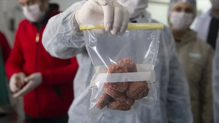 fahis-fiyat-uygulayanlara-iki-koldan-mucadele-bakanliktan-mobil-uygulama-marketlerden-denetim-1740294102276.jpg Denetimlerden geçemeyen ürünler raflara girmeyecek / AA