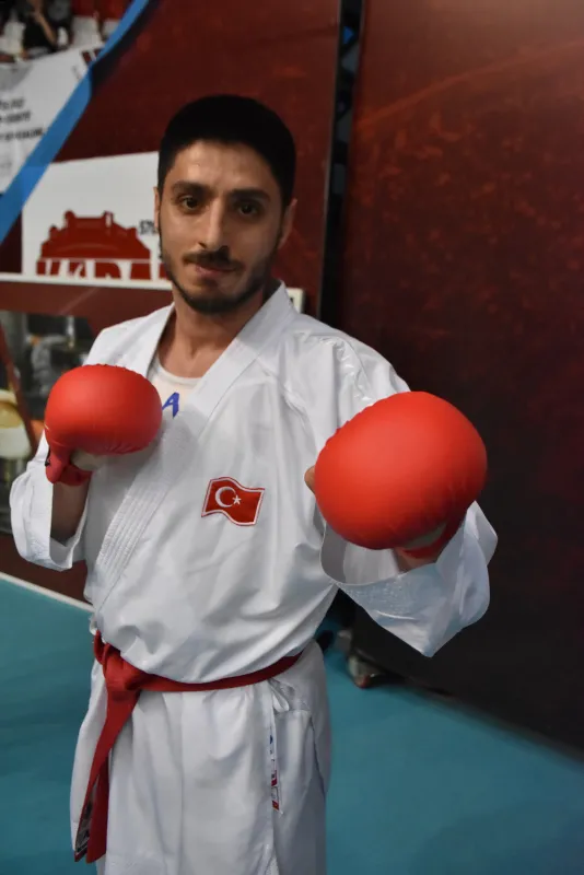 milli-sporcular-erman-eltemur-ile-eda-eltemur-altin-madalya-kazandi-1653742133131.jpg Milli sporcular Erman Eltemur ile Eda Eltemur altın madalya kazandı - 1