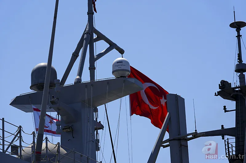 Doğu Akdeniz'de Türk'ün günü! 50 gemiyle gövde gösterisi! Amiral Gemi TCG Anadolu KKTC'de 11
