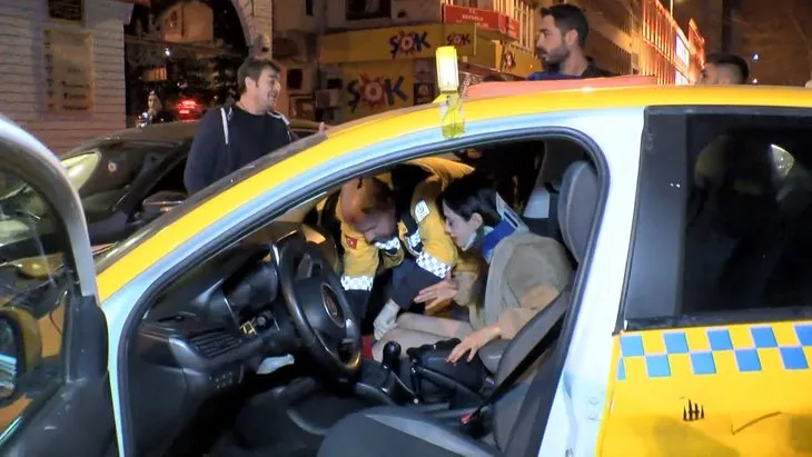 İstanbul’da hızlı giden taksi kaza yaptı, 100 metre savruldu