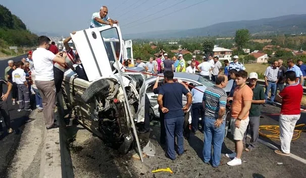Doğuma giderken feci kaza: 7 kişi yaralandı - 1