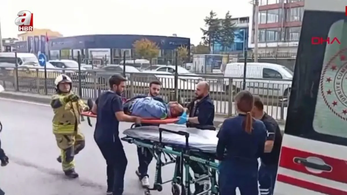 İETT otobüsü durağa girdi! Yaralılar var