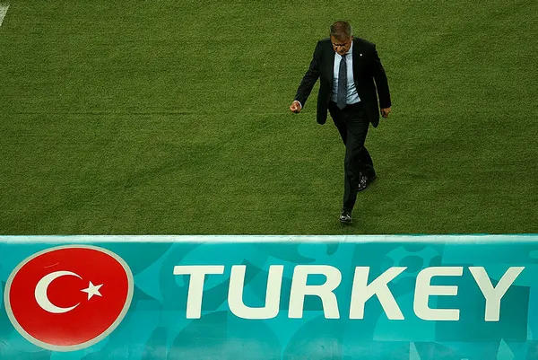 senol-gunesten-euro-2020-hezimetiyle-ilgili-ilk-yorum-bu-turna-bizim-icin-iyi-gecmedi-1624215017879.jpg Şenol Güneş'ten EURO 2020 hezimetiyle ilgili çarpıcı sözler: Oyuncuların kendini göstermesi gerekiyordu - 3