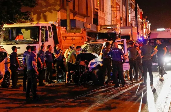 ihbara-giden-polis-araci-otomobille-carpisti-1-sehit-4-yarali-1628047537989.jpeg İhbara giden polis aracı otomobille çarpıştı! 1 şehit, 4 yaralı - 5