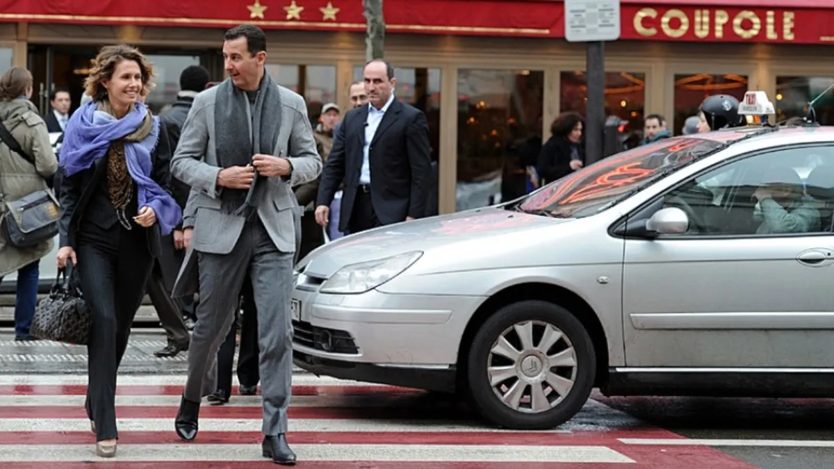 Esad kaçtı! Muhalifler Cumhurbaşkanlığı ofisine girdi! Esad'ın lüks otomobil koleksiyonu ve sığınağı böyle görüntülendi!