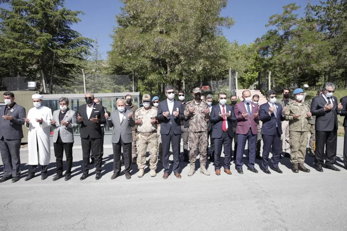 Pençe Yıldırım Harekatı’nda şehit olan asker için Hakkari’de tören düzenlendi