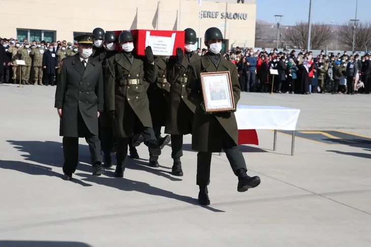 Türkiye Bitlis'te şehit düşen kahramanlarına veda ediyor! Bu acının tarifi yok!