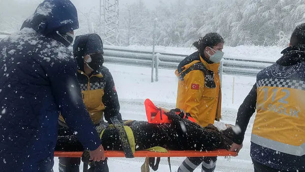 Son dakika: İstanbul yolunda korkutan kaza! Zonguldak-İstanbul karayolunda yolcu otobüsü devrildi