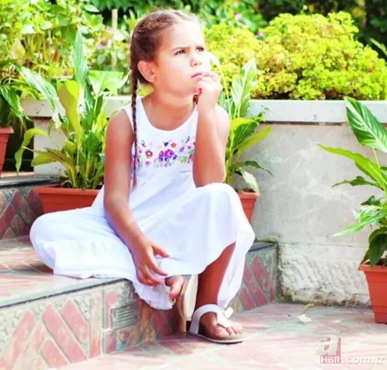 Şafak Sezer’den Kutsal Damacana sürprizi! Kızıyla kamera karşısına geçti 4