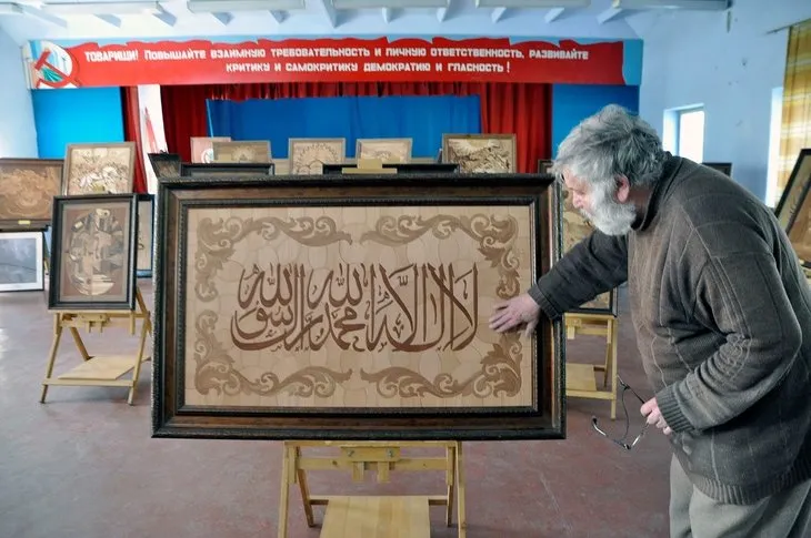 Rus ressam, marküteri sanatıyla Kur’an’dan 20 ayeti tablolaştırdı
