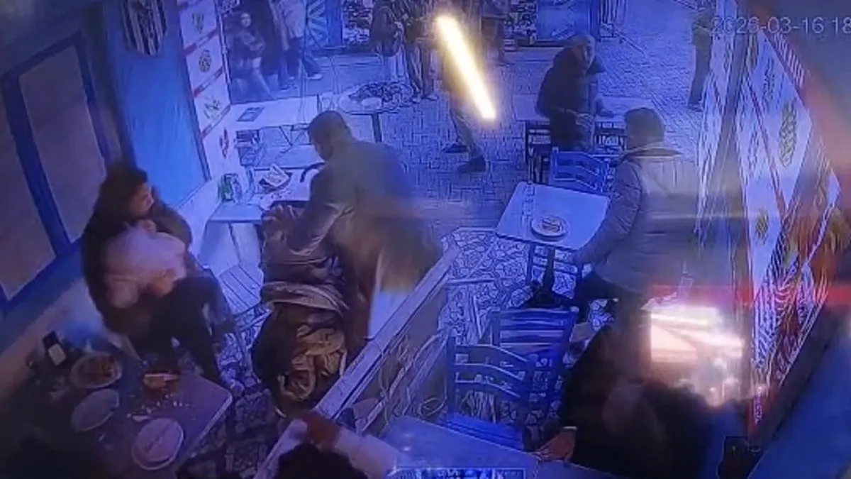 Beşiktaş’ta dehşet anları! Balıkçıda asma tavan ailenin üzerine çöktü