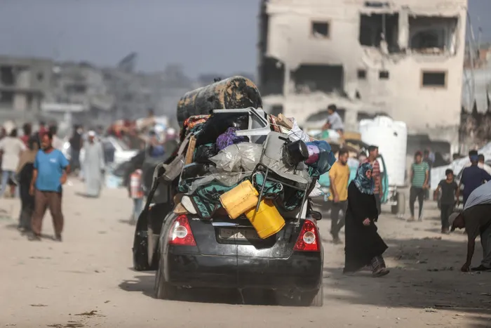 Katil İsrail’in saldırısı endişesiyle Han Yunus’ta binlerce kişi gece yarısı yine göçe zorlandı