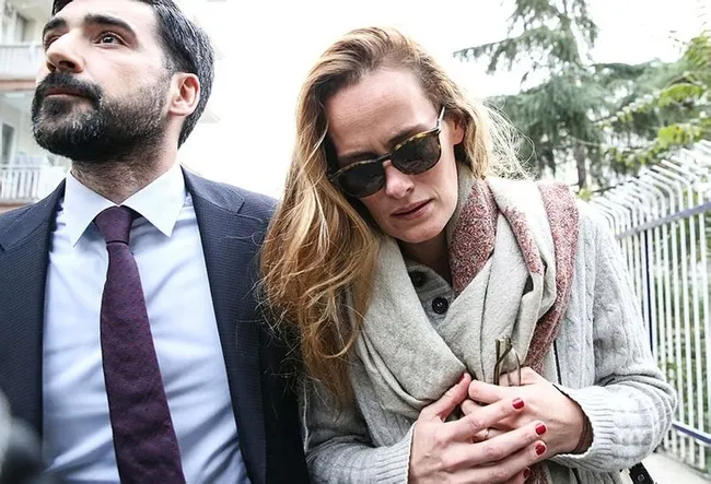 Eski istihbarat subayı İngiliz Le Mesurier’in 1 yıldır kapısında bekleyen mendilci kayıp