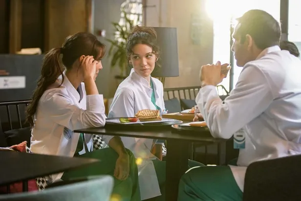 KASABA DOKTORU DİZİSİ OYUNCU KADROSU: Kasaba Doktoru dizisi oyuncuları kimlerdir, konusu ne? Kasaba Doktoru dizisi nerede, hangi semtte çekiliyor?