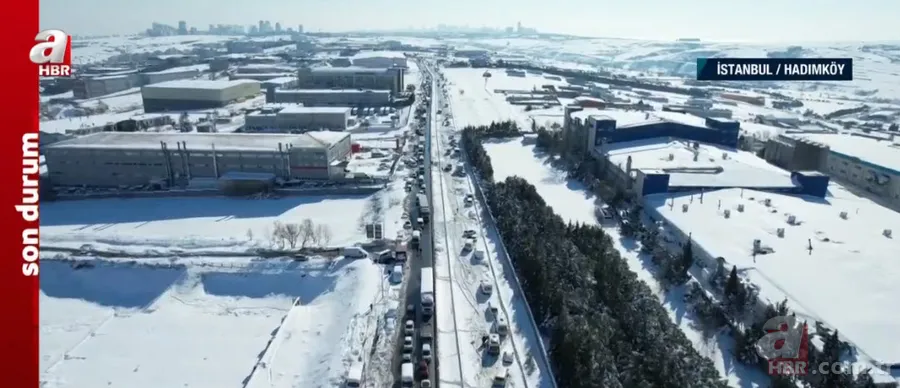 İstanbul'da sürücülerin kar çilesi sürüyor: Hadımköy'deki trafik yoğunluğu havadan görüntülendi! Kilometrelerce araç kuyruğu oluştu 17