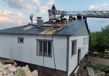 Tunceli’de çatı yangını! Evde maddi hasar...