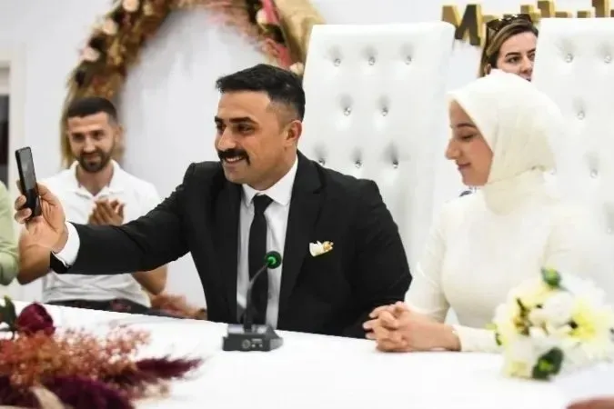 Enkazdan çıkan aşk hikayesi! Depremzede ile itfaiyecinin aşkında mutlu son