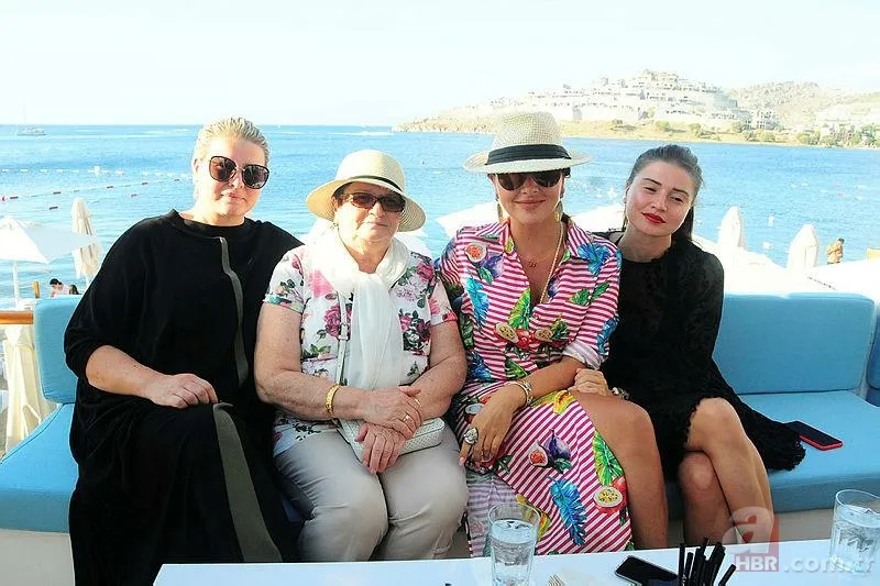 Hadise'nin ünü tüm aileye yaradı! "Derya Açıkgöz soyadının hakkını verdi" 10