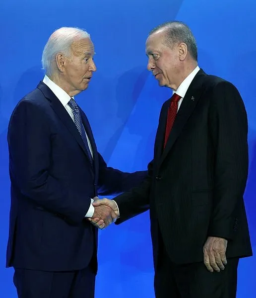 NATO Liderler Zirvesi’ne damga vurdu! Siyasi liderlerle peş peşe görüştü
