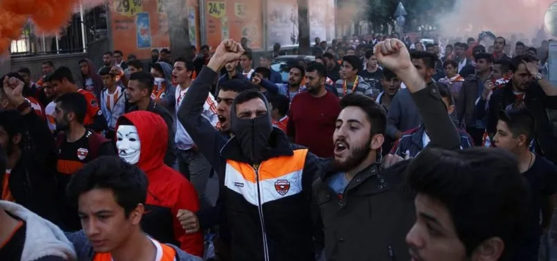 Adanaspor-Beşiktaş maçı öncesi ortalık savaş alanına döndü