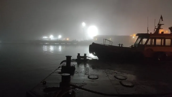 Yoğun sis geçit vermedi! Çanakkale Boğazı gemi trafiğine kapandı