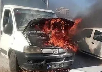 Kontağı çevirdi kamyoneti alev alev yandı! Çaresiz bakışlarla izledi
