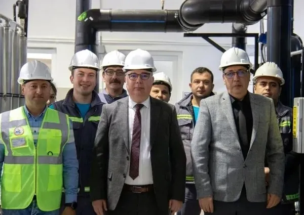 chpli-kepez-belediyesinde-camurlu-su-skandali-baskan-birol-arslandan-pes-dedirten-savunma-1704951970649.jpg CHP'li Kepez Belediyesi'nde çamurlu su skandalı! Başkan Birol Arslan'dan "pes" dedirten savunma - 1