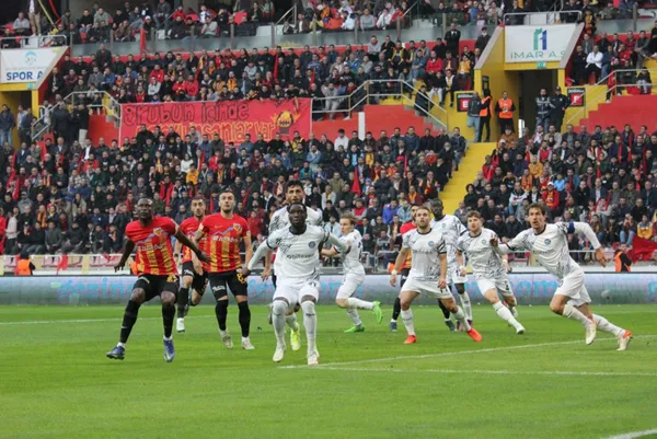 kayserispor-adana-demirspor-maci-nefes-kesti-4-gollu-macta-kazanan-cikmadi-1667146698329.jpg Kayserispor - Adana Demirspor maçı nefes kesti! 4 gollü maçta kazanan çıkmadı - 1