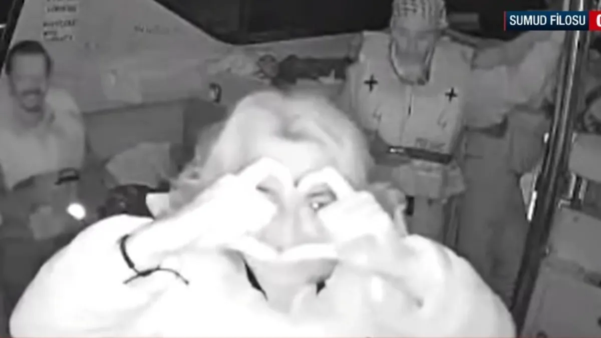 Sumud Filosu'ndan dua edenlere selam var