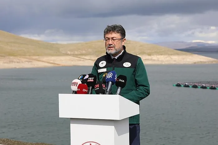 Türkiye’de bir ilk! Keban Barajı’na kuruldu: Yüzer GES