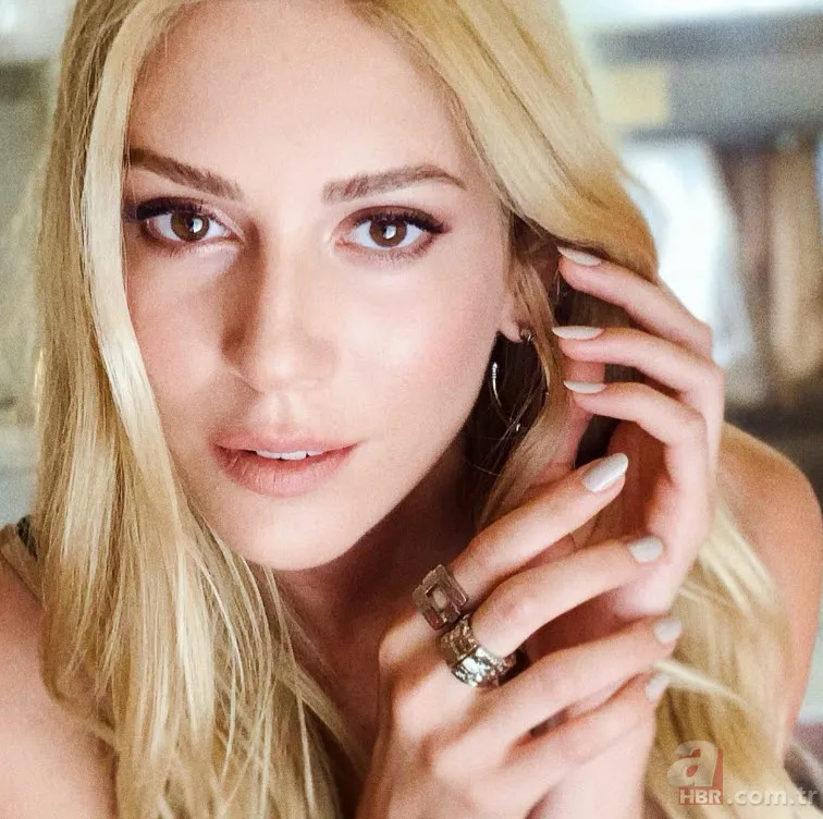 Kenan İmizalıoğlu'nun güzel eşi Sinem Kobal kardeşiyle aynı dizideymiş! Selena'da birlikte oynamışlar... 3