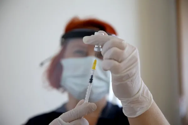 biontech-asisinda-ucuncu-doz-olanlari-sevindirecek-haber-israilde-kritik-arastirma-sonuclandi-biontech-asisindan-kac-doz-olmak-gerekli-3doz-asi-yaptir-1631893928711.jpg BioNTech aşısında üçüncü doz olanları sevindirecek haber! İsrail'de kritik araştırma sonuçlandı! BioNTech aşısından kaç doz olmak gerekli? 3.doz aşı yaptırılmalı mı? - 8