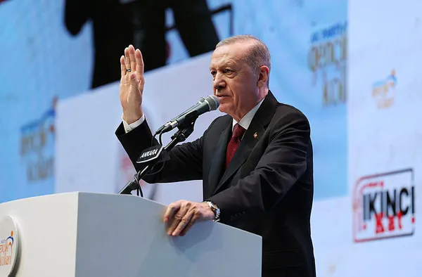 baskan-erdogandan-mehmet-akif-ersoyu-anma-gunleri-programinda-onemli-aciklamalar-1703533311007.jpg Başkan Erdoğan'dan CHP ve DEM'e ders niteliğinde ayar: Teröristle aynı dili konuşan terörist muamelesi görür - 2