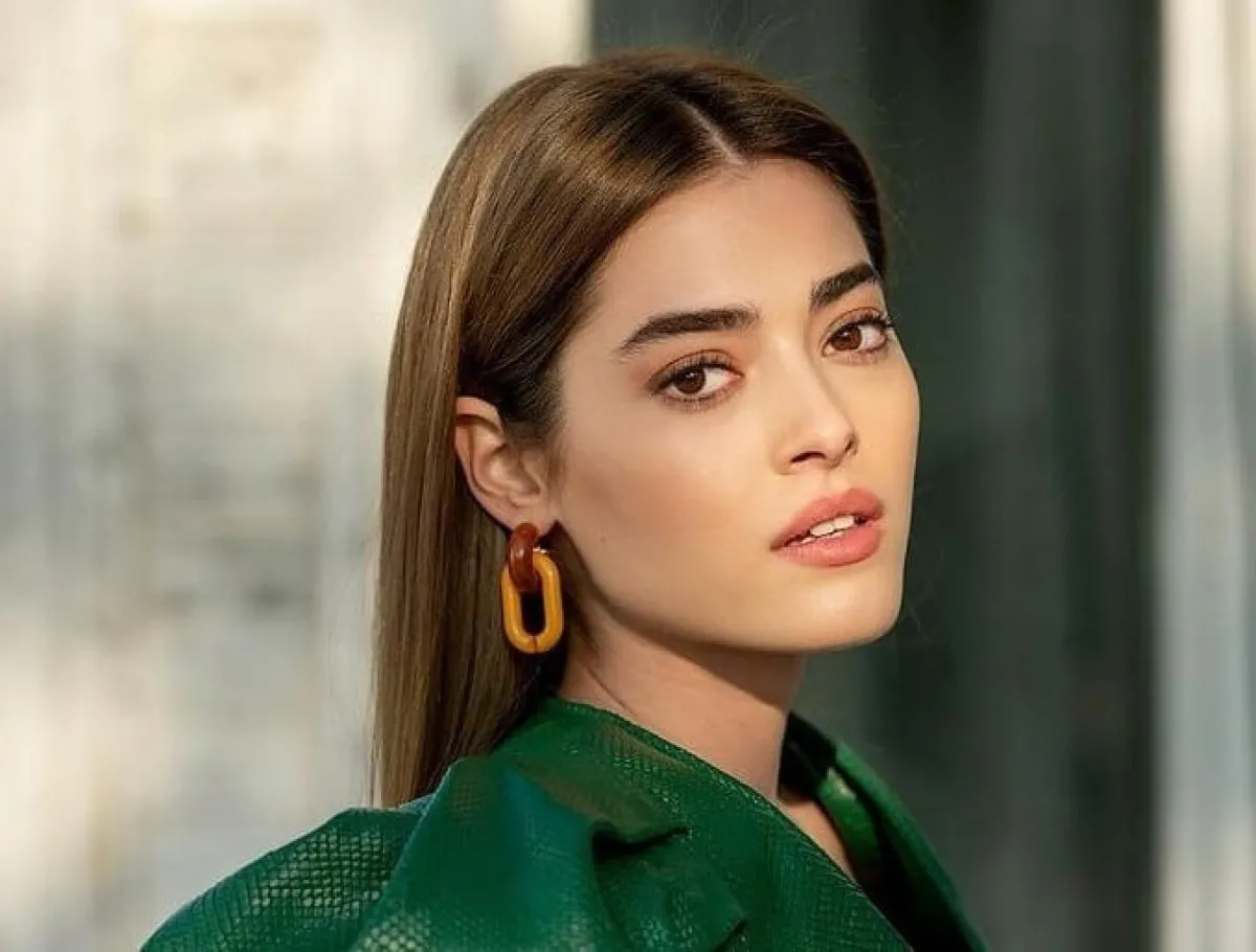 aziz dizisi efnan kimdir gercek adi ne simay barlas kimdir kac yasinda nereli iste instagram hesabi