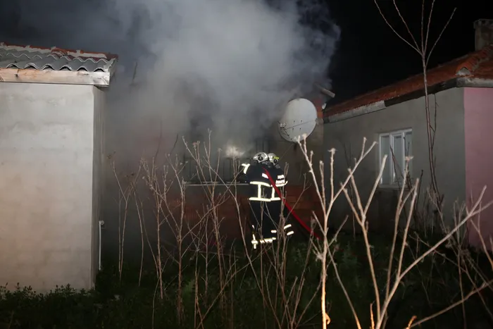 1710883829629.jpg Edirne’de tek katlı ev alev alev yandı! Ev sahibi uzun süre gözyaşı döktü - 1
