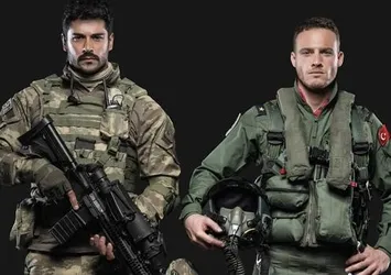 Yakışıklı oyuncular 'Can Feda' ile sevenlerinin karşısında